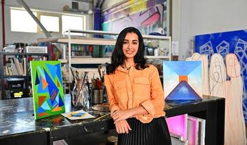 L'artiste saoudienne Nujood Al-Otaibi en résidence au studio McLaren F1 x Vuse à Dubaï