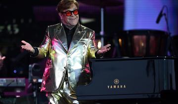 Strass et néon au dernier concert de la tournée d'adieu d'Elton John