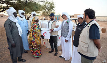 Une délégation humanitaire émiratie distribue des colis alimentaires aux réfugiés soudanais du Tchad