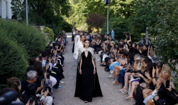 La créatrice marocaine Sara Chraibi présente sa dernière collection à la Fashion Week de Paris