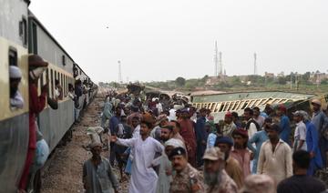 Pakistan: quête d'indices après le déraillement meurtrier d'un train