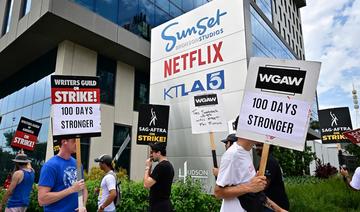 Grève de Hollywood: les studios Warner modifient leurs prévisions annuelles