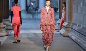 A la Fashion week de Londres, l'opulence de la vie de palais
