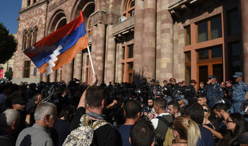 Karabakh: des milliers de manifestants devant le siège du gouvernement arménien