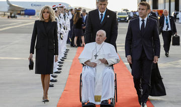 Face à Macron, le discours papal résonne dans le débat français sur les migrants 