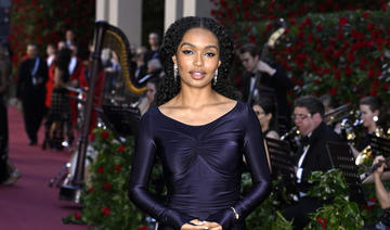 Yara Shahidi fait son apparition sur le tapis rouge lors d’un événement de mode à Londres