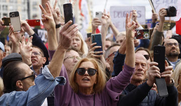 Environ un million de personnes manifestent à Varsovie contre le gouvernement