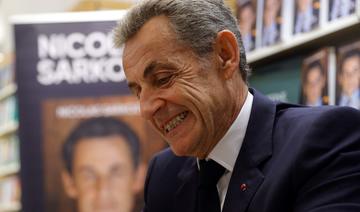 En dédicace à Neuilly, Sarkozy refuse de commenter sa mise en examen