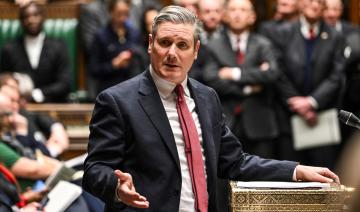 En difficulté, les conservateurs britanniques fouillent le passé du chef du Labour