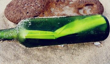 Emotion: une bouteille jetée à la mer aux États-Unis retrouvée sur une plage de Gironde
