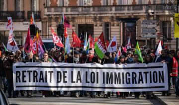 Des centaines de manifestants à Toulouse demandent le retrait de la loi sur l'immigration