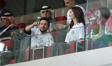 La princesse Rajwa Al-Saif arbore les couleurs de la Jordanie lors du match de la Coupe d'Asie de l'AFC