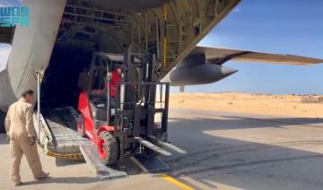 Deux avions saoudiens livrent des camions et des monte-charges pour soutenir l'aide égyptienne à Gaza