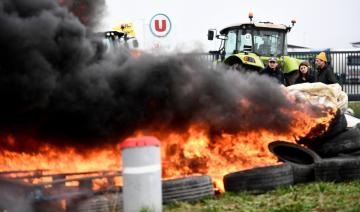 Agriculteurs: des supermarchés bloqués dans la nuit en Haute-Loire