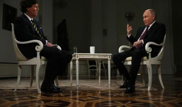 Poutine remercie Tucker Carlson pour son rôle d'«intermédiaire» avec le public occidental