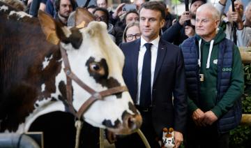 «On est là pour se causer»: Macron débat finalement avec des agriculteurs