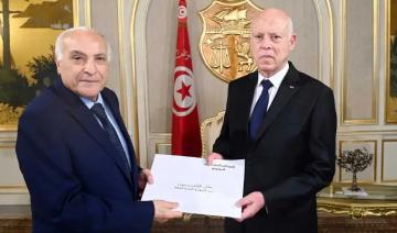 Le Président Saïed reçoit le ministre algérien des Affaires étrangères, envoyé spécial du Président Tebboune