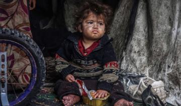 A Gaza, des habitants affamés se battent pour une boîte de thon