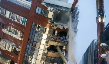 Taïwan: des fleurs et de l'encens pour dire adieu au bâtiment emblématique du séisme