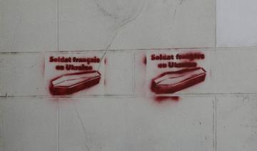 Tags de cercueils à Paris: trois Moldaves mis en examen