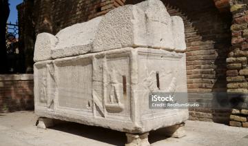 Un sarcophage égyptien a été découvert par des équipes françaises