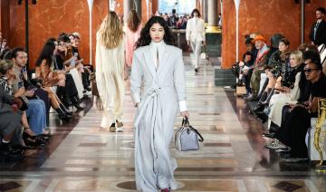 Fashion Week: au Louvre, Louis Vuitton célèbre "l'art de s'habiller pour soi"