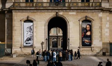 Vol au Louvre: la direction du musée défend la qualité des vitrines fracturées