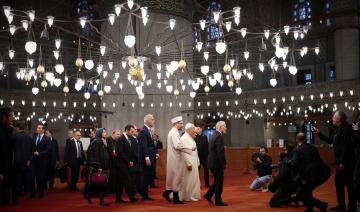 En Turquie, le pape Léon XIV visite la Mosquée bleue d'Istanbul