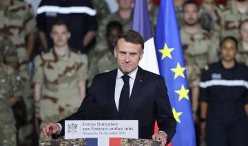 Macron donne le coup d'envoi du futur porte-avions lors du Noël avec les troupes