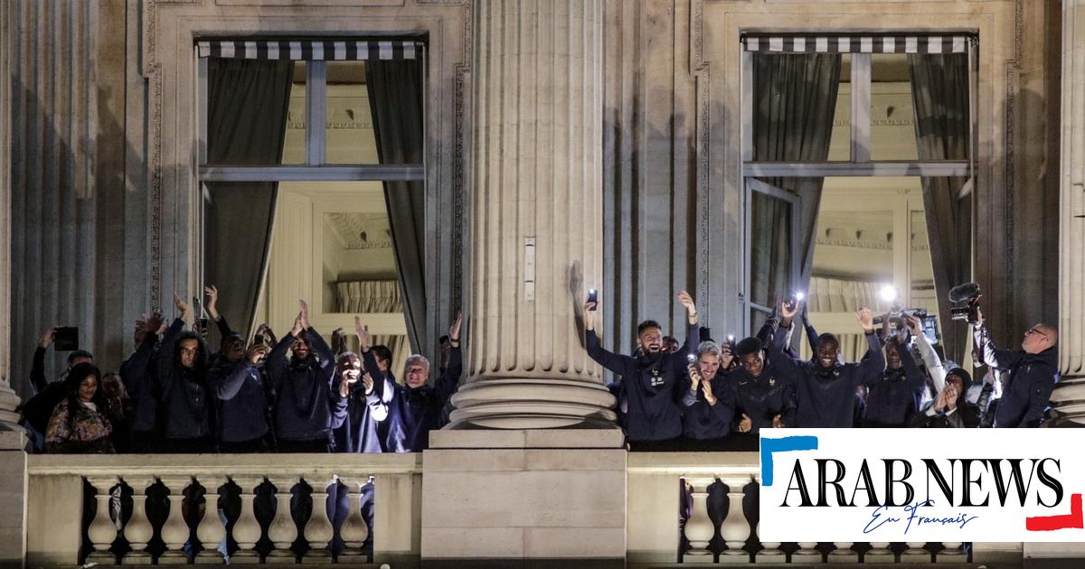 Mundo: The Blues vitoreados por la multitud en el Concorde, Argentina aterrizando en Buenos Aires