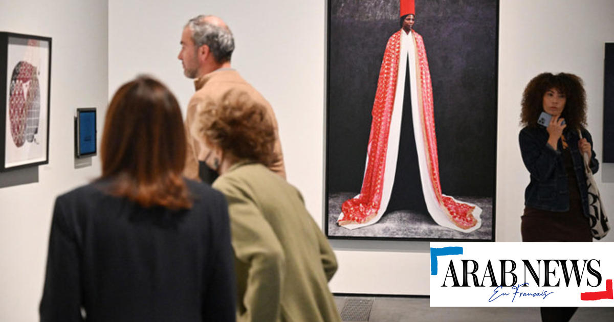 Exposición de arte en Los Ángeles sobre las mujeres de Oriente Medio en medio del debate estadounidense sobre los derechos reproductivos