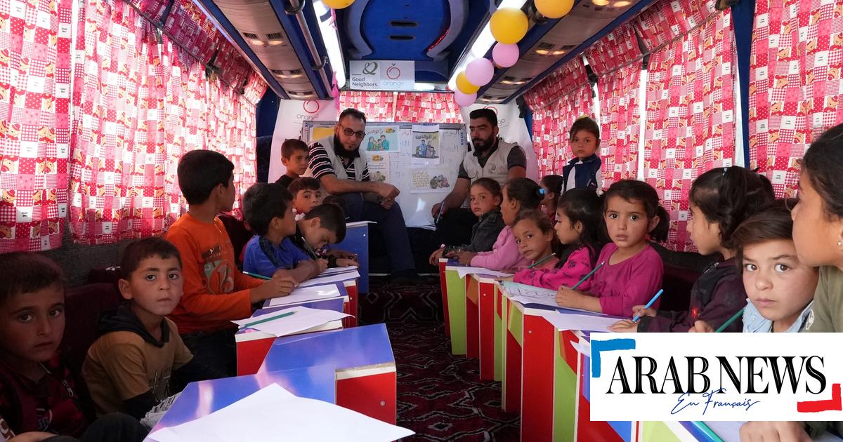 In Siria, gli autobus sono stati trasformati in aule scolastiche dopo il terremoto