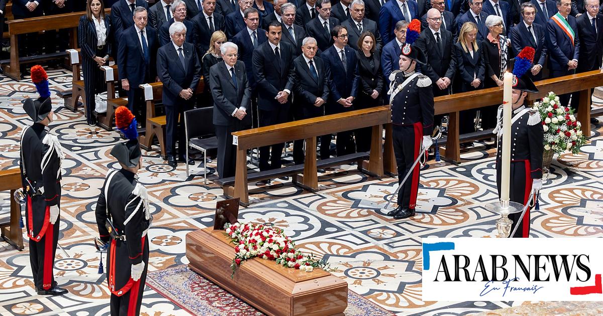 A Milano l’ultimo omaggio ufficiale e popolare ai funerali di stato di Berlusconi