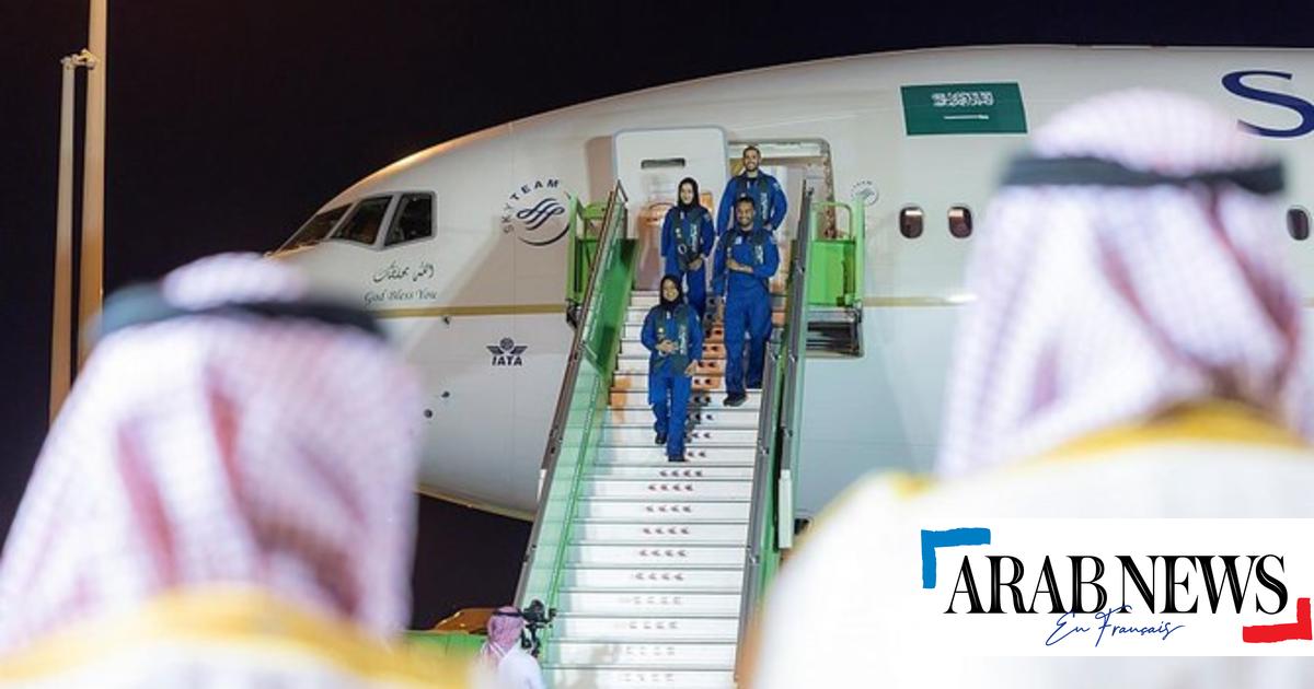Los astronautas sauditas Rayyanah Barnawi y Ali Alqarni regresan al Reino después de una exitosa misión espacial