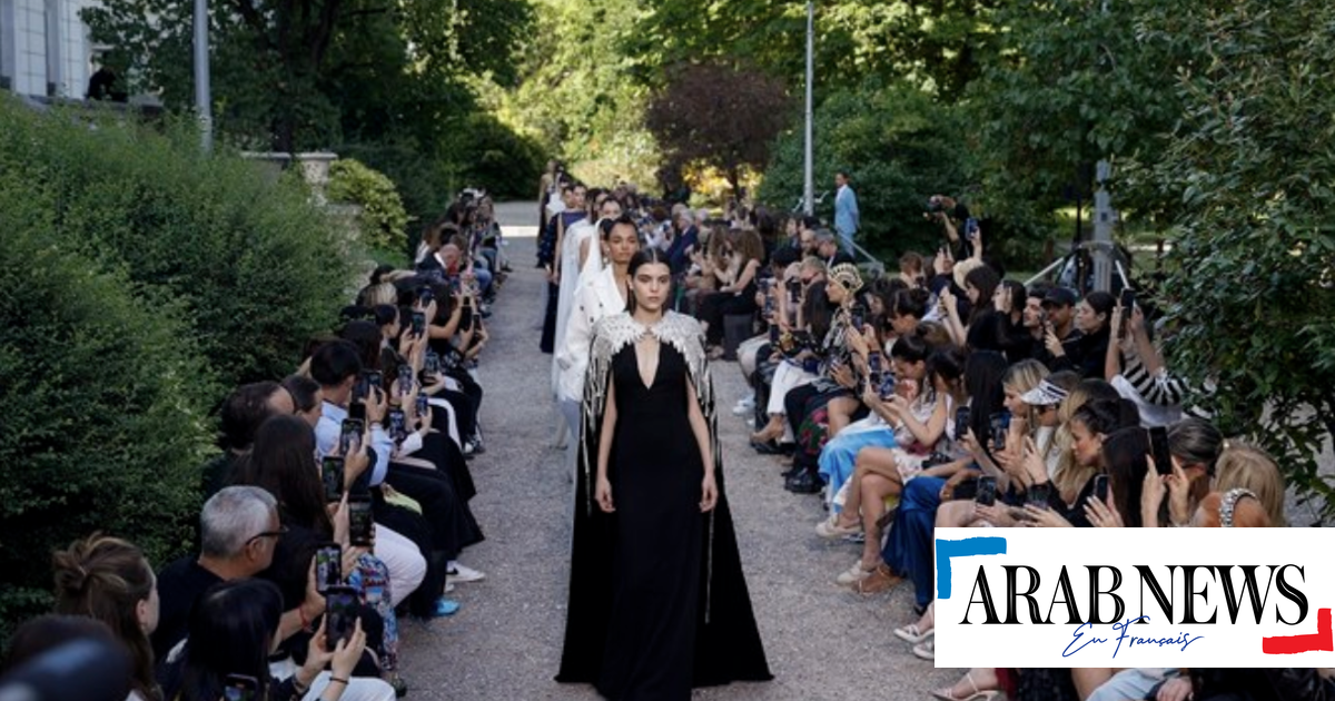 La diseñadora marroquí Sara Chraibi presenta su última colección durante la Semana de la Moda de París