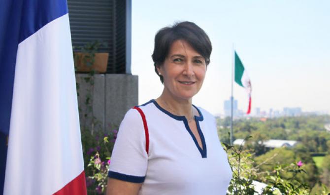 Ancienne élève de l’Ecole Nationale d’Administration (ENA) et diplômée de l’Institut d’Etudes Politiques de Paris (IEP), Anne Grillo est chevalier de la Légion d’Honneur et chevalier de l’Ordre National du Mérite.