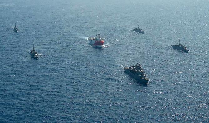 La situation tendue depuis des semaines entre Athènes et Ankara s'est détériorée lundi après le déploiement par Ankara d'un navire de recherche sismique, escorté par des bâtiments militaires, dans le sud-est de la mer Égée. (AFP)