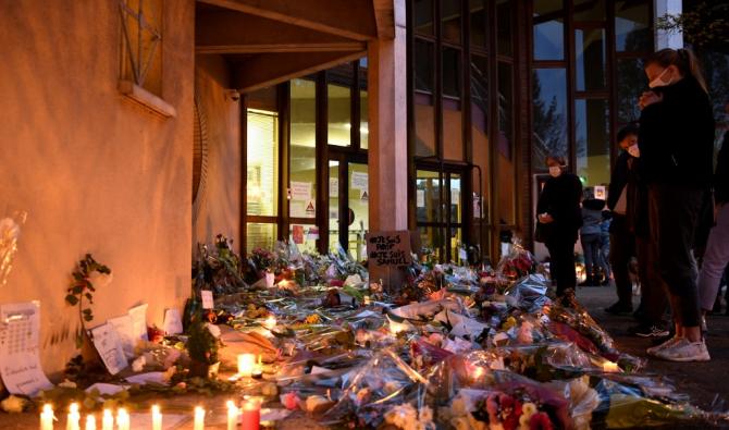 Attentat Conflans Photo - Attentat A Conflans 16 Gardes A Vue En Cours Hommages Dans L Apres Midi Arabnews Fr