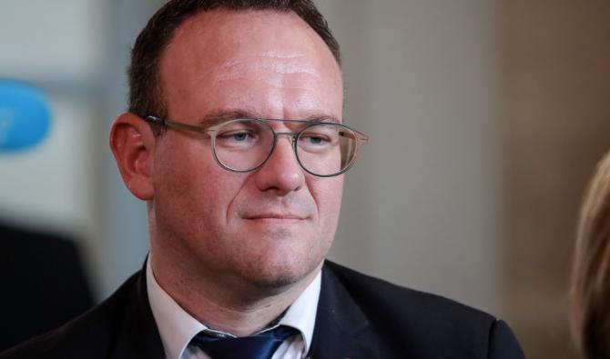 M. Abad a proposé que soit inscrit dans la Constitution l'idée que «nul ne peut se prévaloir de son origine ou de sa religion pour échapper à la règle commune» (Photo, AFP).