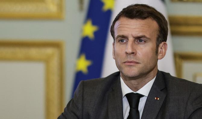 Macron rend hommage aux victimes du terrorisme aux Invalides