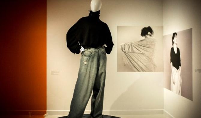 Une création du couturier belge Martin Margiela dans le cadre de l'exposition "Margiela : Les années Hermès" au musée des Arts décoratifs de Paris le 20 mars 2018. (Philippe Lopez/AFP)