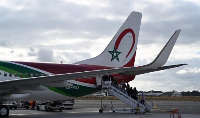 Des personnes embarquent à bord d'un vol Royal Air Maroc le 15 juillet 2020 à l'aéroport de Bordeaux (Photo, AFP)
