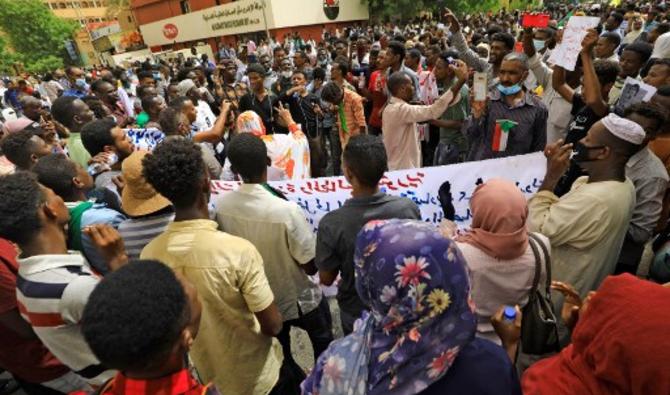 Des milliers de manifestants se sont rassemblés à Khartoum afin de réclamer une nouvelle fois justice pour les manifestants tués dans la répression de rassemblements antigouvernementaux ayant conduit en 2019 à la chute de l'ancien président soudanais Omar el-Béchir, le 3 juin 2021 (Photo, AFP)