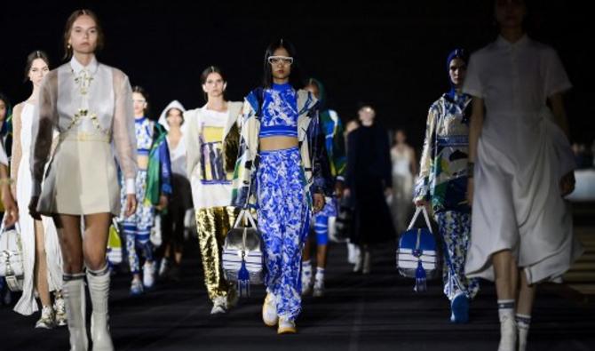 Les créations Dior de la collection Dior Croisière 2022, au stade panathénaïque, à Athènes, le 17 juin 2021. (Aris Messinis / AFP)