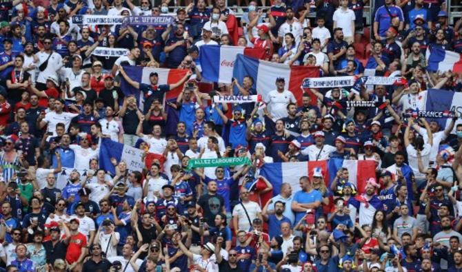 Les supporters français applaudissent avant le match de football du groupe F de l'UEFA EURO 2020 entre la Hongrie et la France au Puskas Arena de Budapest le 19 juin 2021 (Photo, AFP)