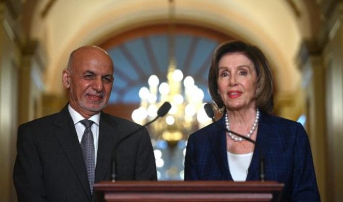 La présidente de la Chambre, Nancy Pelosi, D-Calif., organise une réunion de direction bipartite avec le président afghan Ashraf Ghani (g) au Capitole, à Washington, DC, le 25 juin 2021. (Jim Watson / AFP)