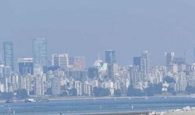 La ville de Vancouver, en Colombie-Britannique, est vue à travers une brume par une journée torride, le 29 juin 2021 (Photo, AFP)