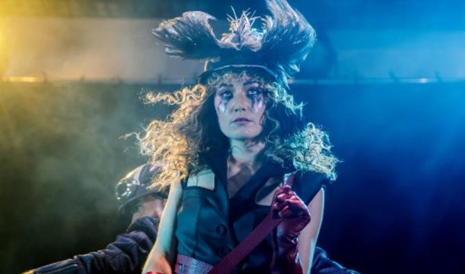 Les jeux vidéo piratent la haute couture chez Julien Fournié | Arab News FR