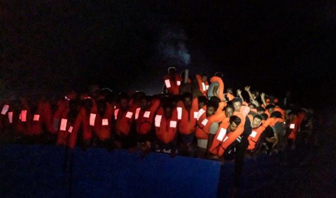 Une opération de sauvetage de quelque 369 migrants à partir d'un grand bateau en bois dans la mer Méditerranée au large des côtes de la Libye SRR par le navire de sauvetage Ocean Viking, le 6 juillet 2021 (Photo, AFP)