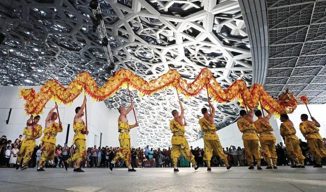 Une troupe de danse de Corée du Sud se produit à la cérémonie d'ouverture du musée en 2017. (Fourni